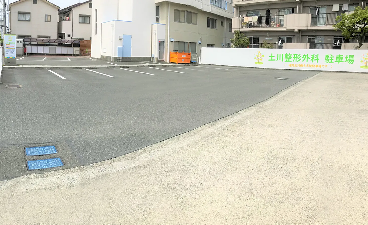 正面駐車場